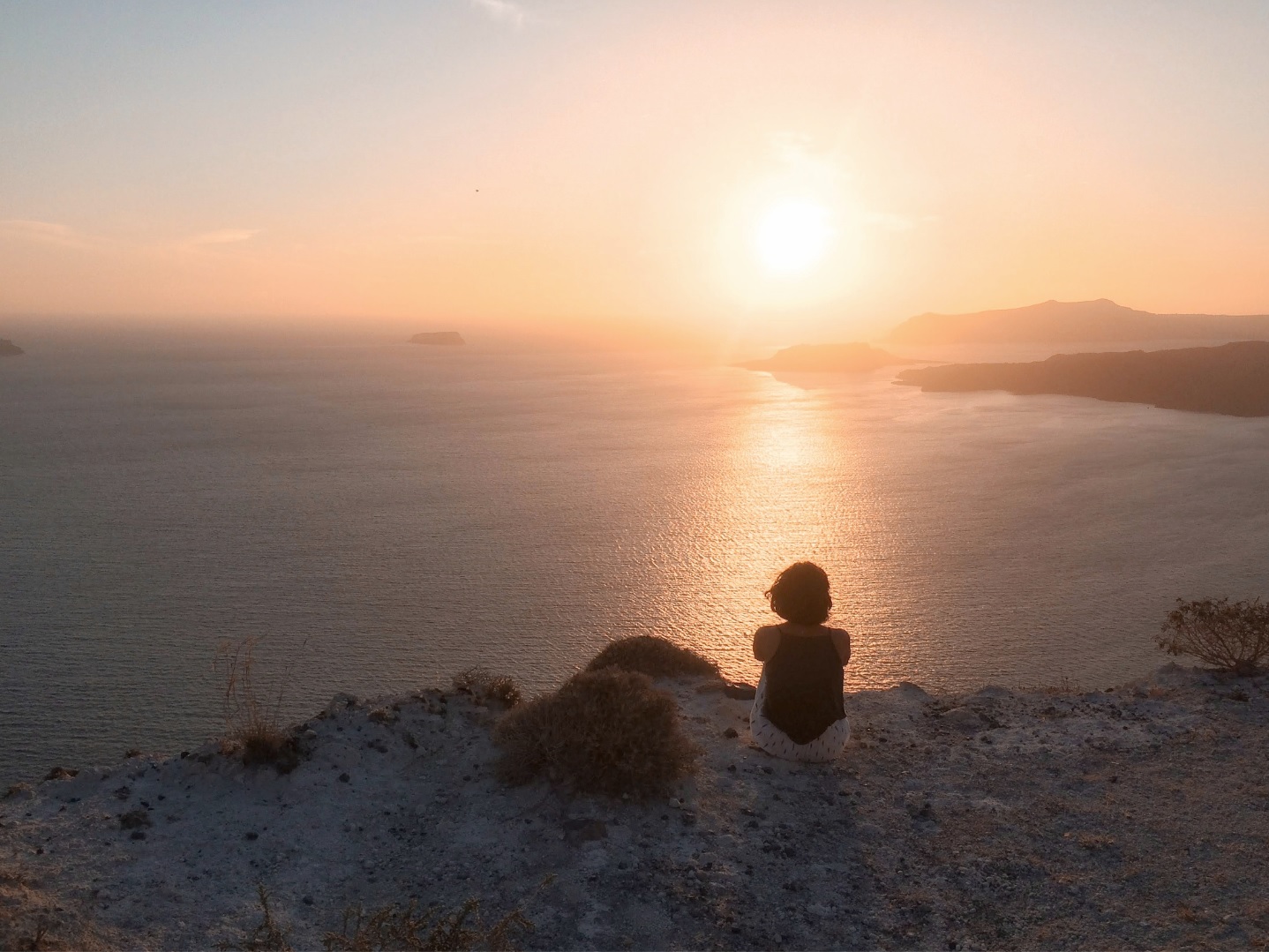 Santorini sunset Greece on a budget